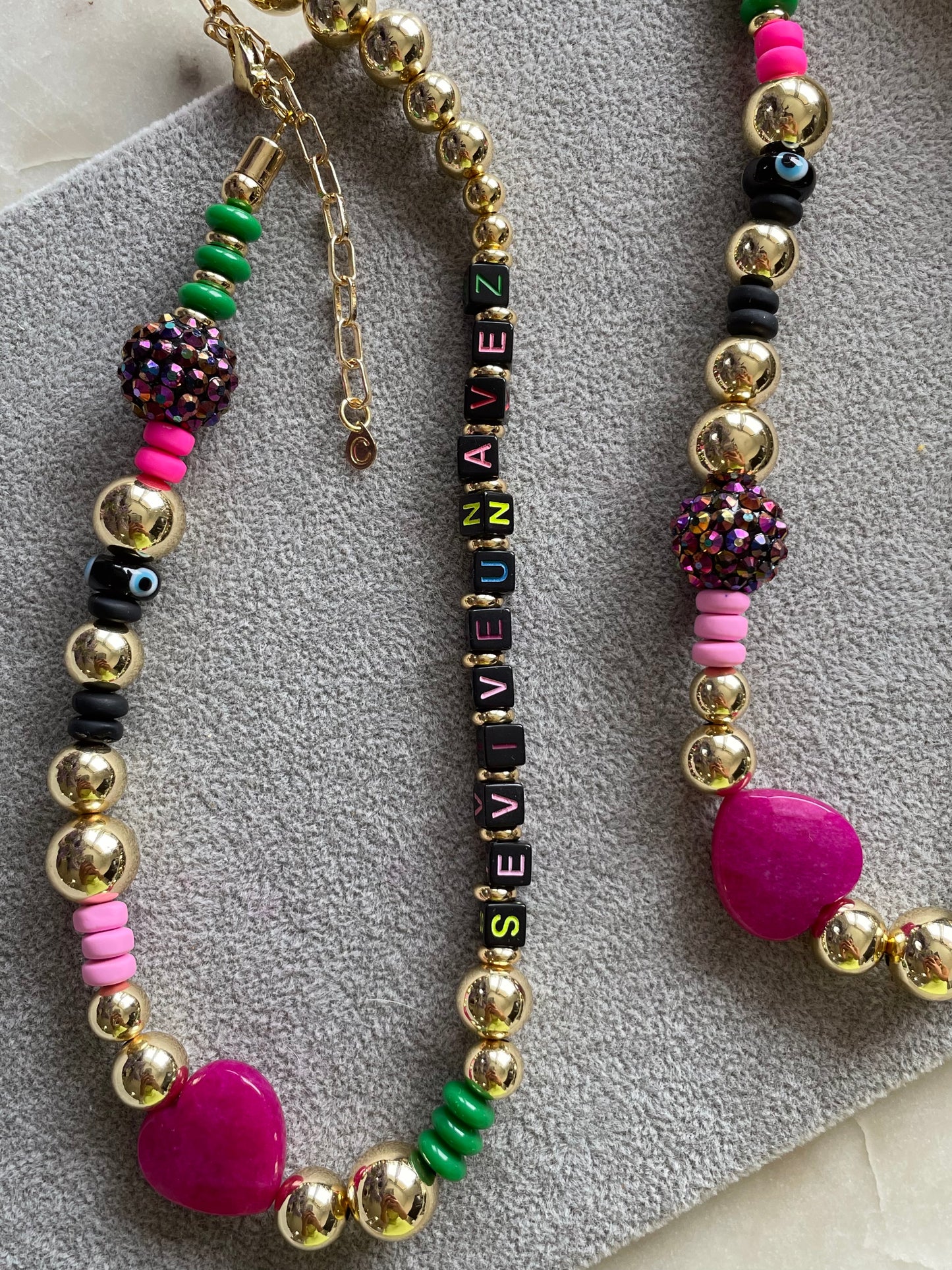 Se Vive Una Vez Necklace