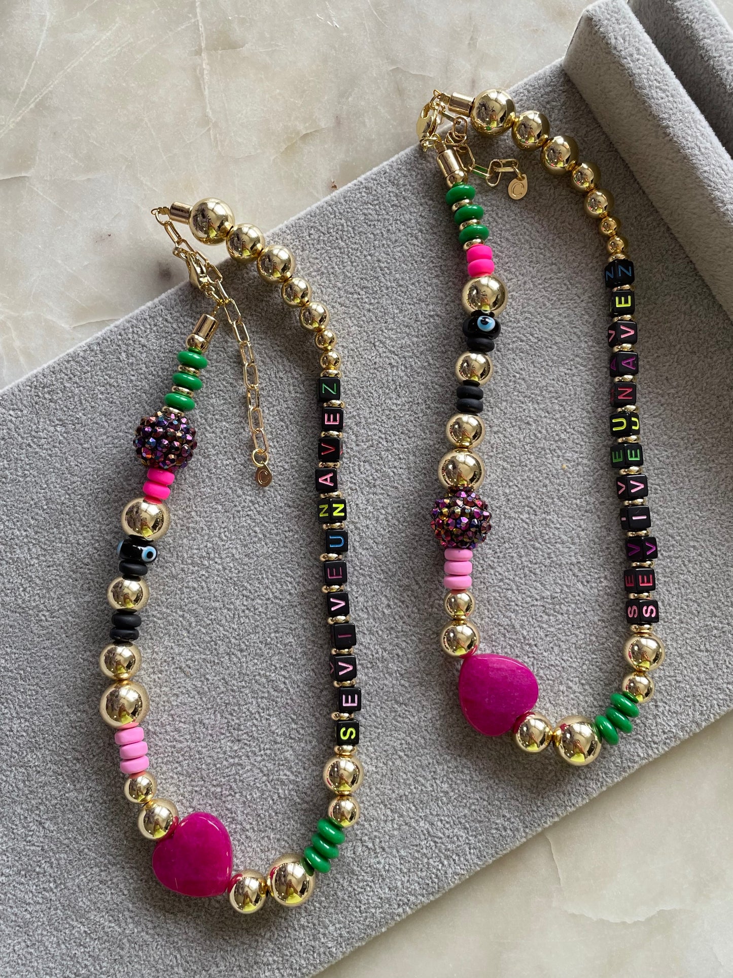 Se Vive Una Vez Necklace